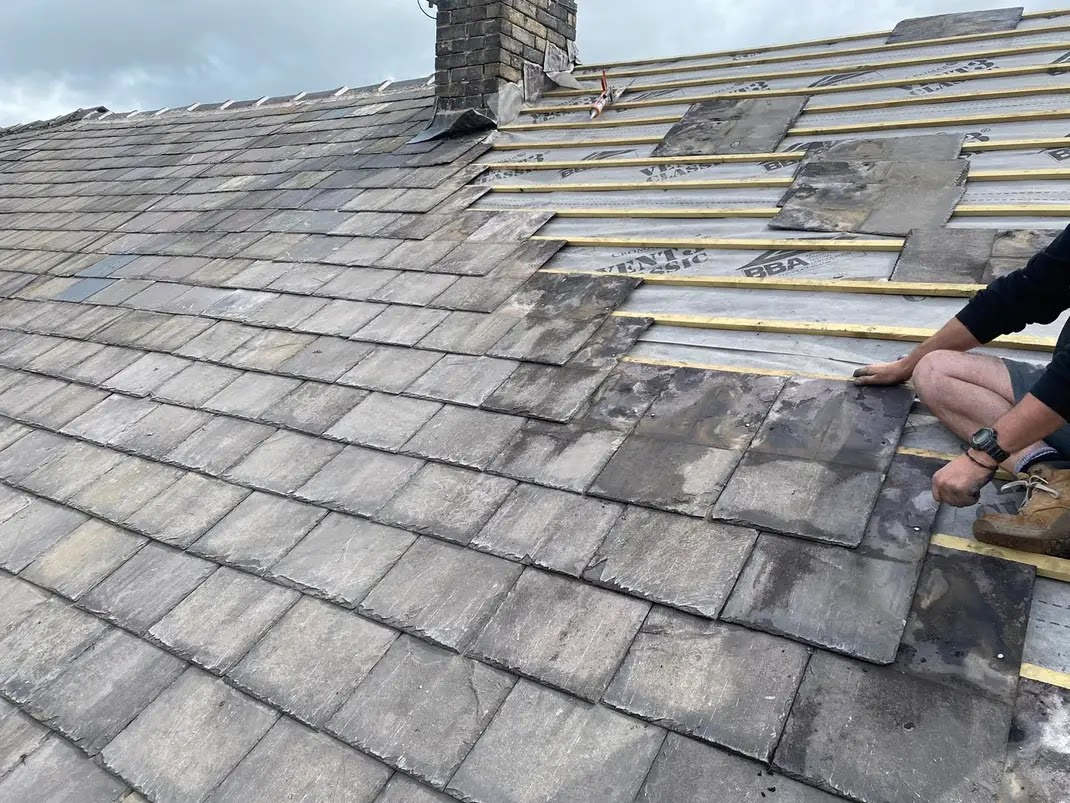 Roof tiling and maintenance work